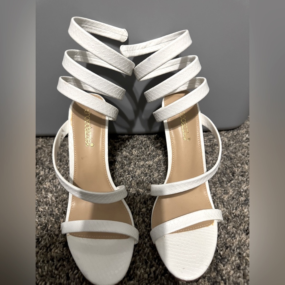 Elegant White Snake Print Strappy Heels 👠